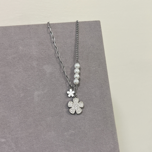 Flower Design Pendant Necklace